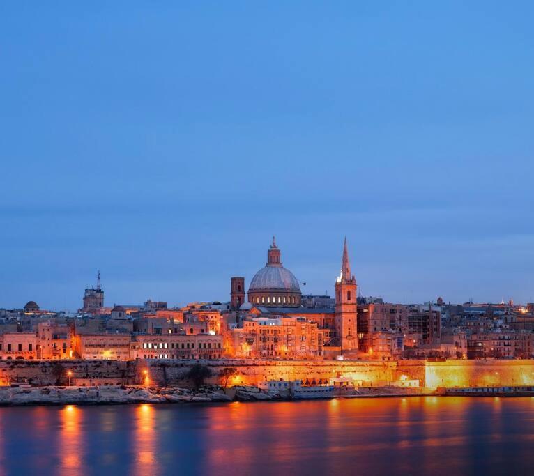 Penthouse -Centre Of Sliema - Best View In Malta Exterior foto