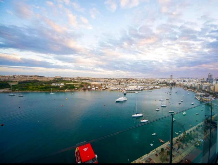 Penthouse -Centre Of Sliema - Best View In Malta Exterior foto
