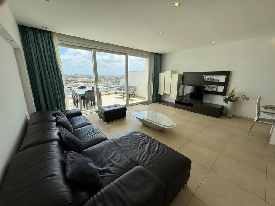 Penthouse -Centre Of Sliema - Best View In Malta Exterior foto