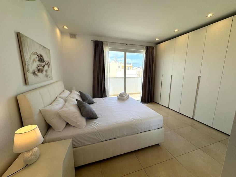 Penthouse -Centre Of Sliema - Best View In Malta Exterior foto