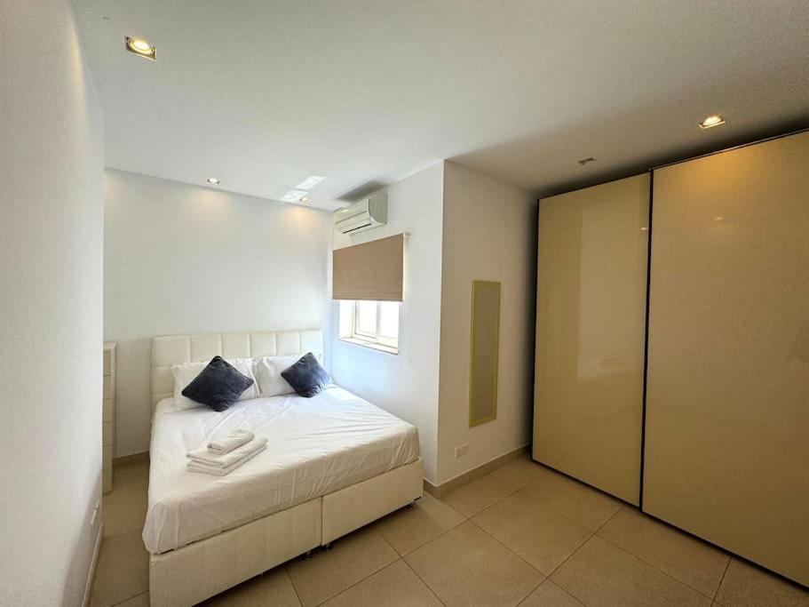 Penthouse -Centre Of Sliema - Best View In Malta Exterior foto